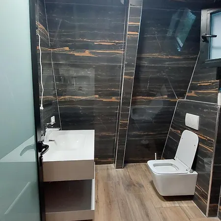 Alpine Arlon בית נופש *